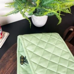 Darthome Limited Green Cotton Summer Bees Double Oven Glove 10 Darthome Limited Green Cotton Summer Bees Double Oven Glove -Decor Garden Shop IMG E7511