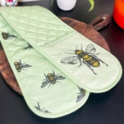 Darthome Limited 4pc Green Bees Gauntlet Glove & Tea Towel Kitchen Set -Decor Garden Shop IMG E7514 29831163 1b98 4c10 a8e8 50f736e268be