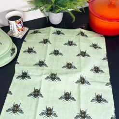 Darthome Limited 2x Green Summer Bee Tea Towels -Decor Garden Shop IMG E7535