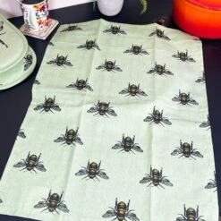 Darthome Limited 2x Green Summer Bee Tea Towels -Decor Garden Shop IMG E7536