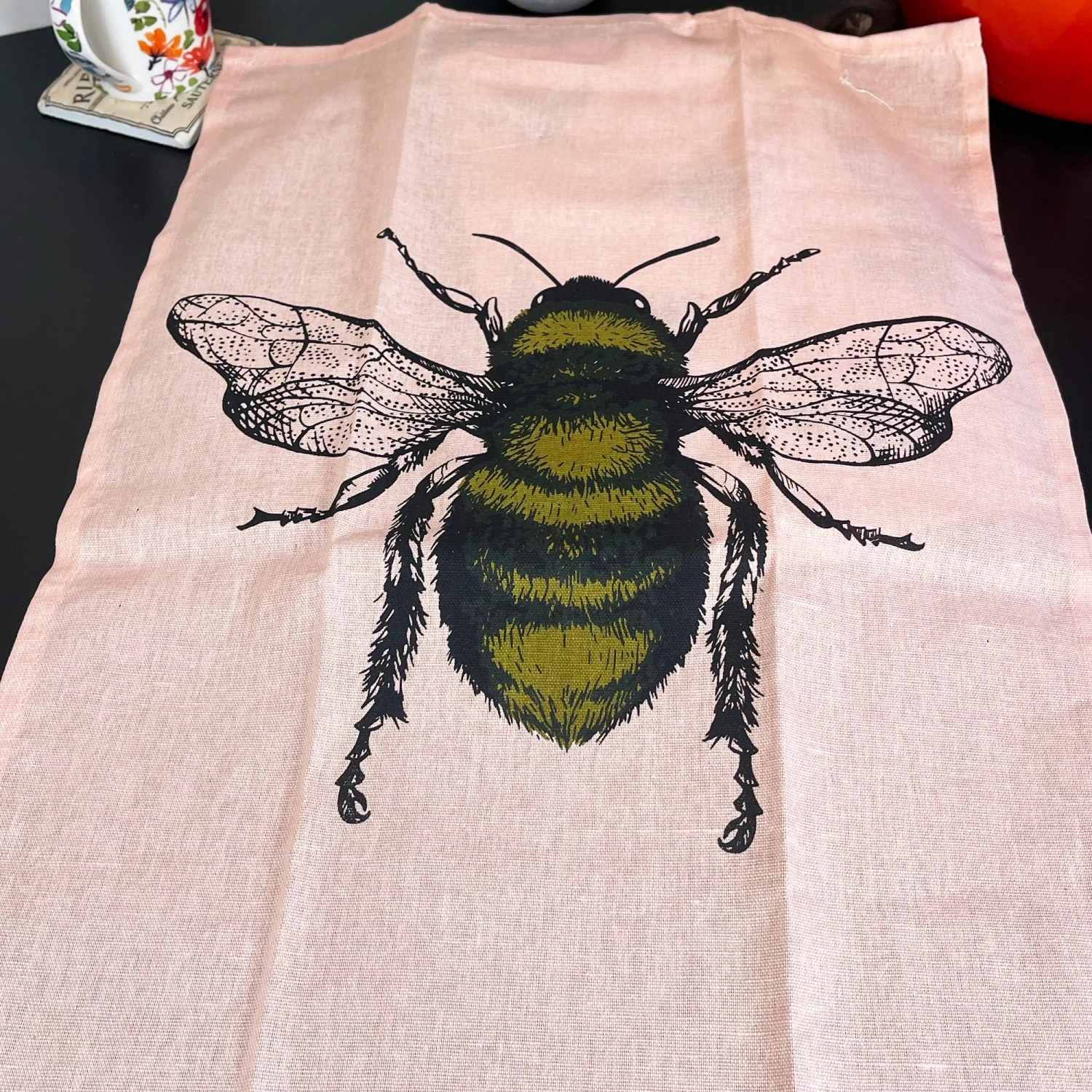Darthome Limited 2x Pink Summer Bee Tea Towels 2 Darthome Limited 2x Pink Summer Bee Tea Towels - Image 2