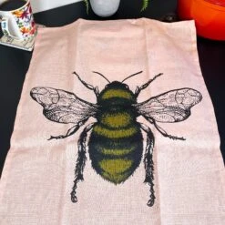 Darthome Limited 2x Pink Summer Bee Tea Towels 9 Darthome Limited 2x Pink Summer Bee Tea Towels -Decor Garden Shop IMG E7547