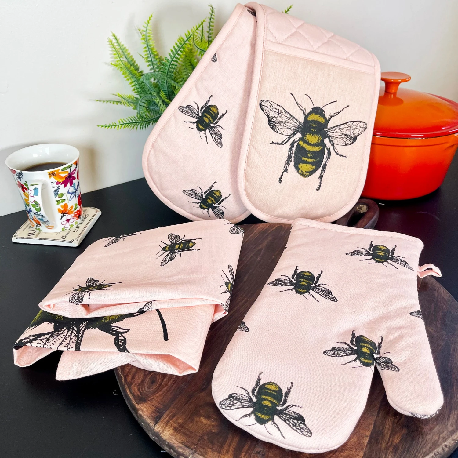 Darthome Limited 2x Pink Summer Bee Tea Towels 6 Darthome Limited 2x Pink Summer Bee Tea Towels - Image 6