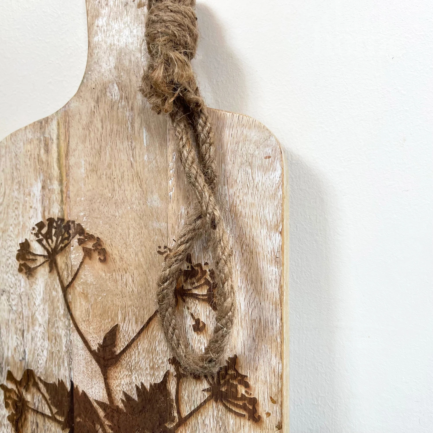 Darthome Limited Mango Wood Chopping Board With Dark Tree Etching 4 Darthome Limited Mango Wood Chopping Board With Dark Tree Etching - Image 4