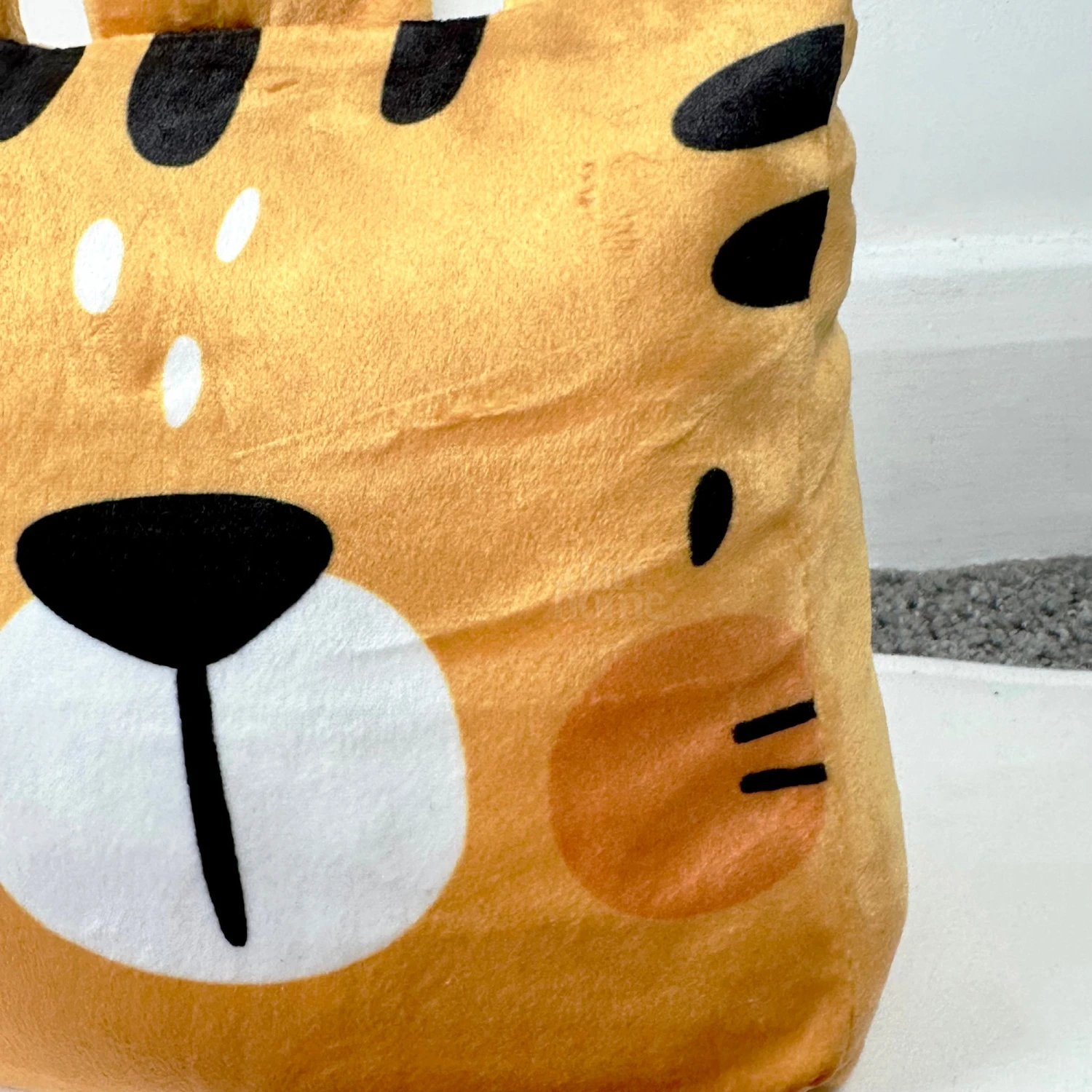 Darthome Limited Plush Tiger Head Door Stop 2 Darthome Limited Plush Tiger Head Door Stop - Image 2